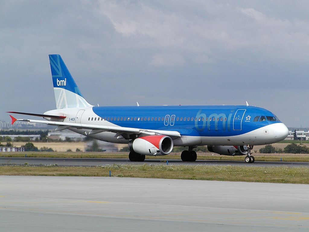 Airbus A320-232 G-MIDR
